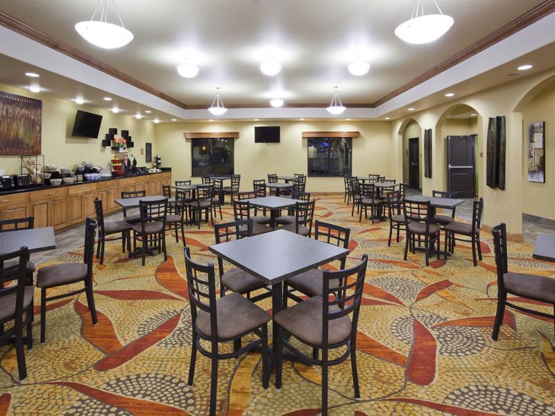 Grand Forks Lodge And Suites Extérieur photo