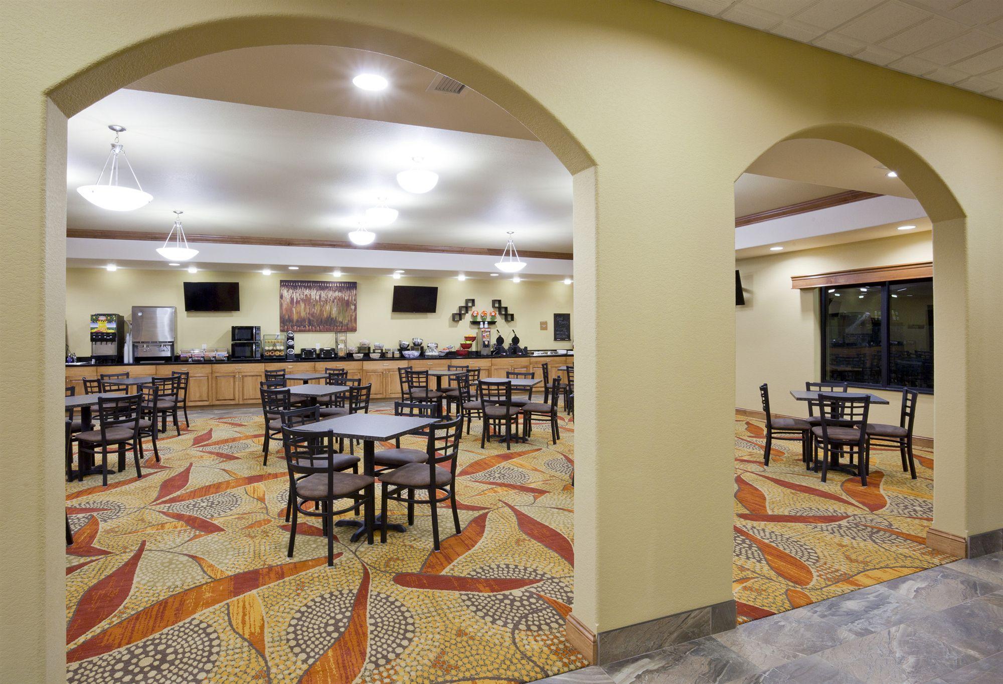 Grand Forks Lodge And Suites Extérieur photo