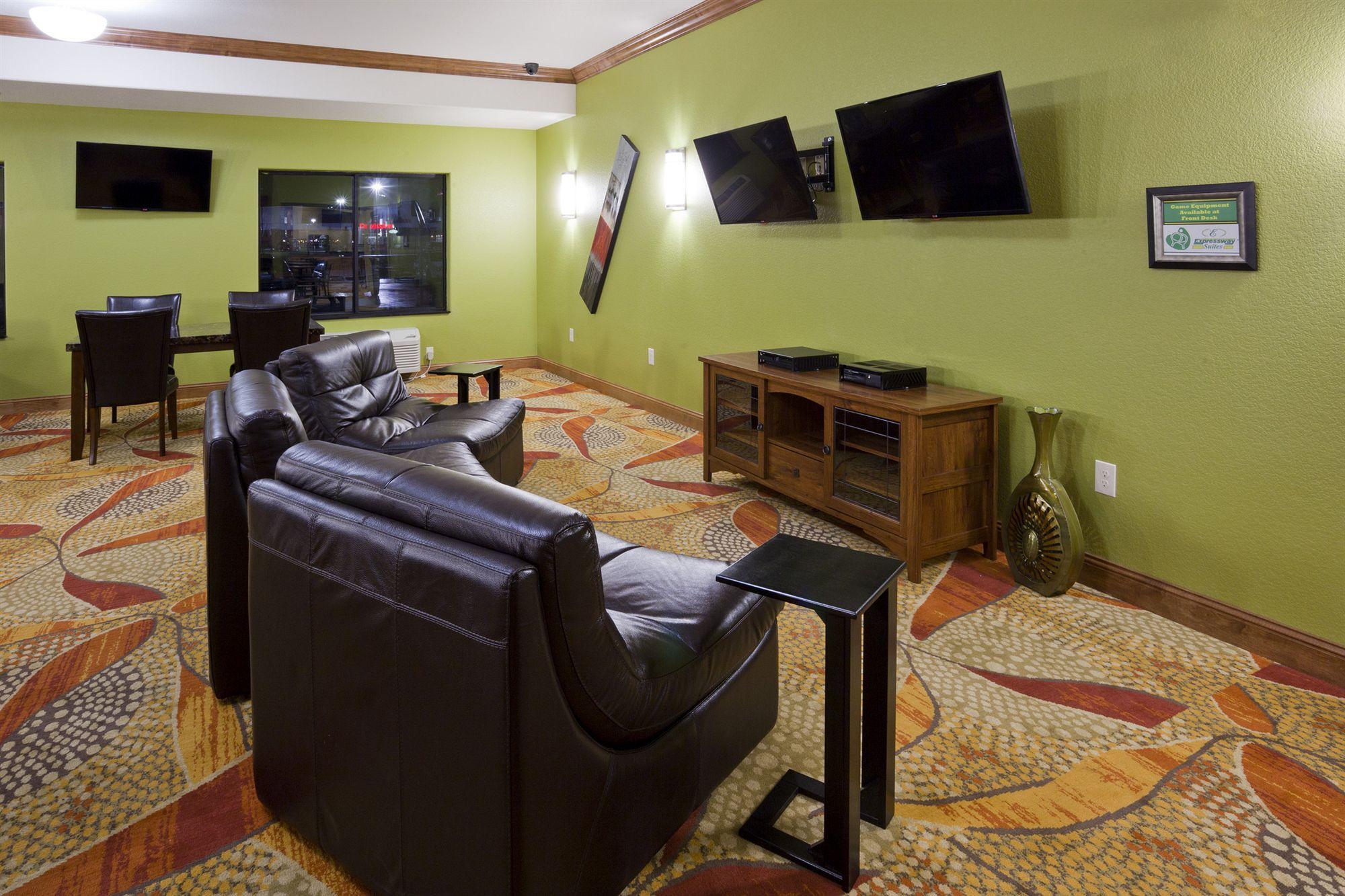 Grand Forks Lodge And Suites Extérieur photo