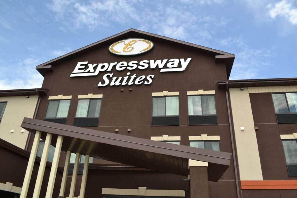 Grand Forks Lodge And Suites Extérieur photo