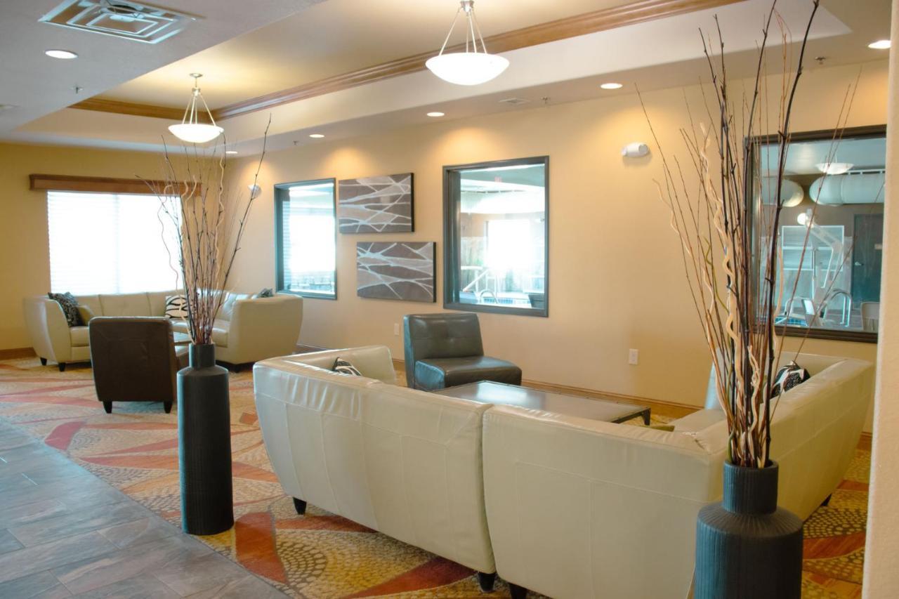 Grand Forks Lodge And Suites Extérieur photo