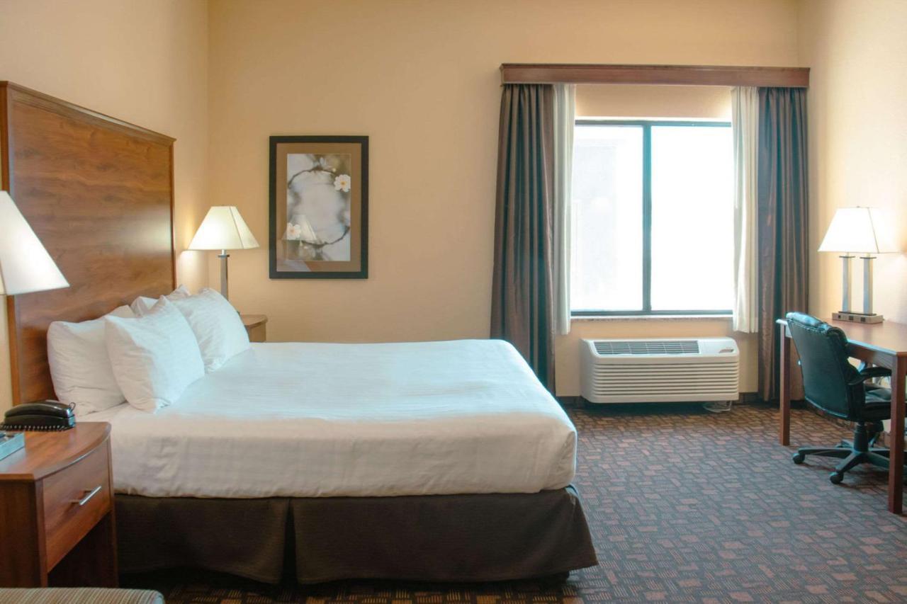 Grand Forks Lodge And Suites Extérieur photo
