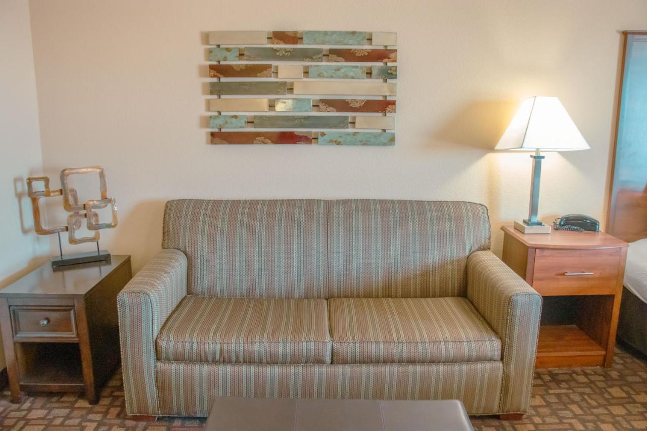 Grand Forks Lodge And Suites Extérieur photo