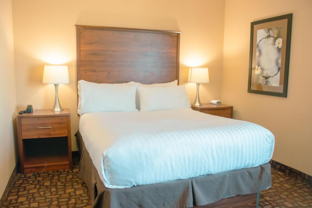 Grand Forks Lodge And Suites Extérieur photo