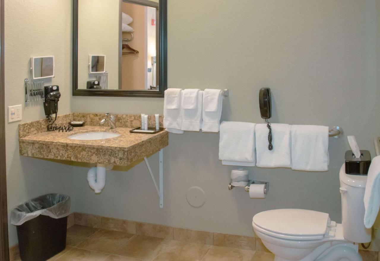 Grand Forks Lodge And Suites Extérieur photo