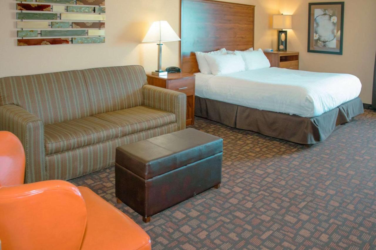 Grand Forks Lodge And Suites Extérieur photo