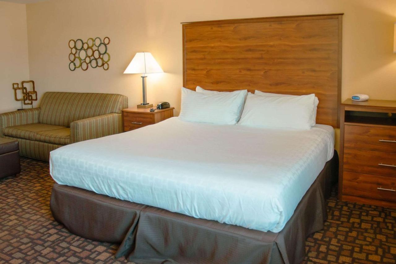 Grand Forks Lodge And Suites Extérieur photo