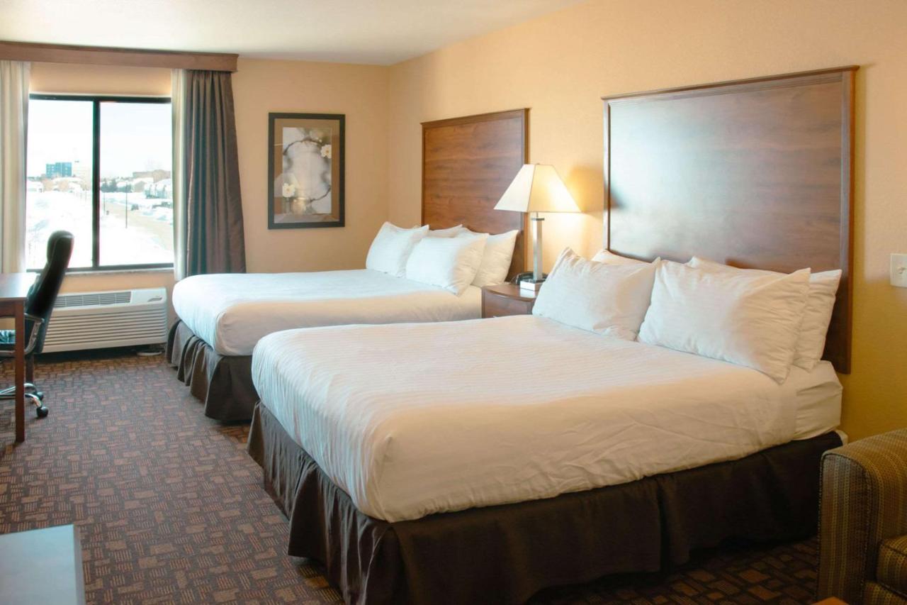 Grand Forks Lodge And Suites Extérieur photo