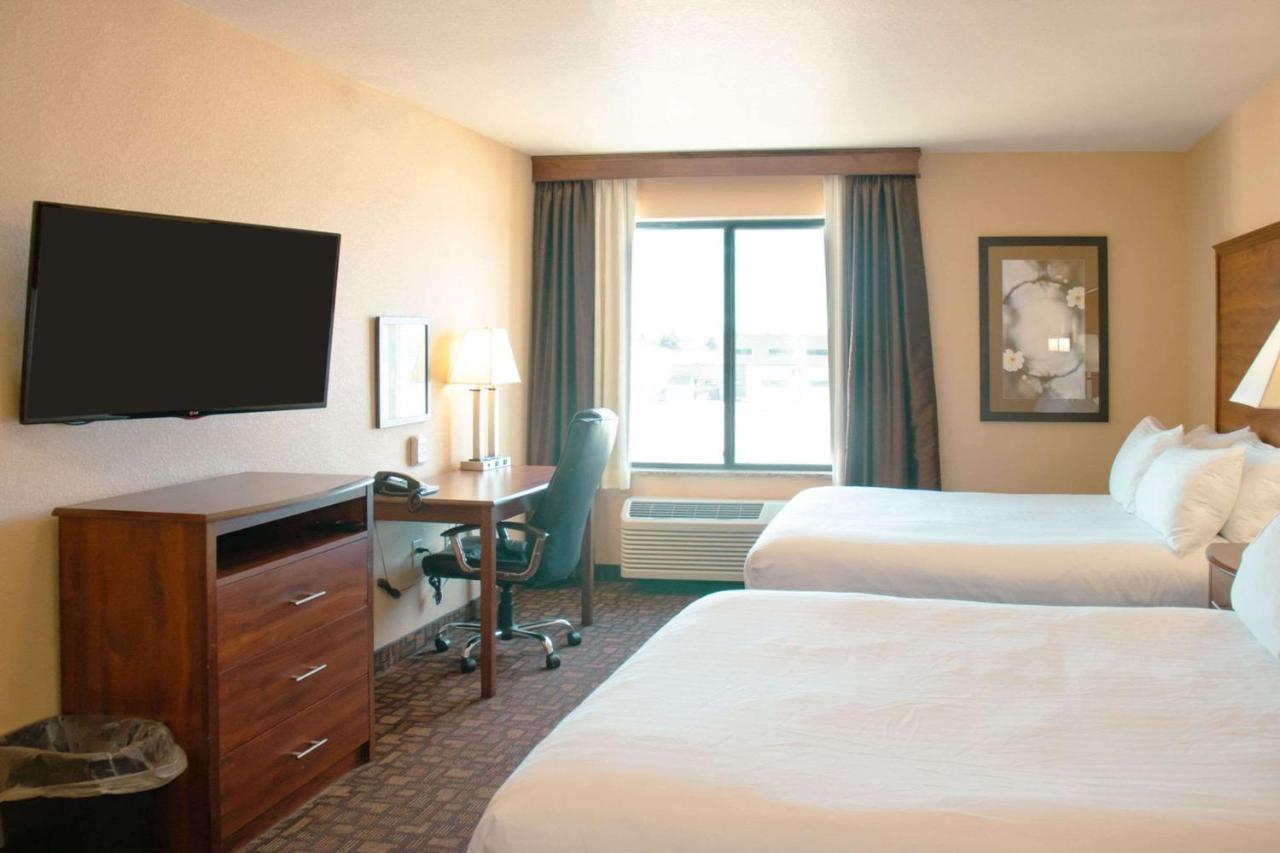 Grand Forks Lodge And Suites Extérieur photo
