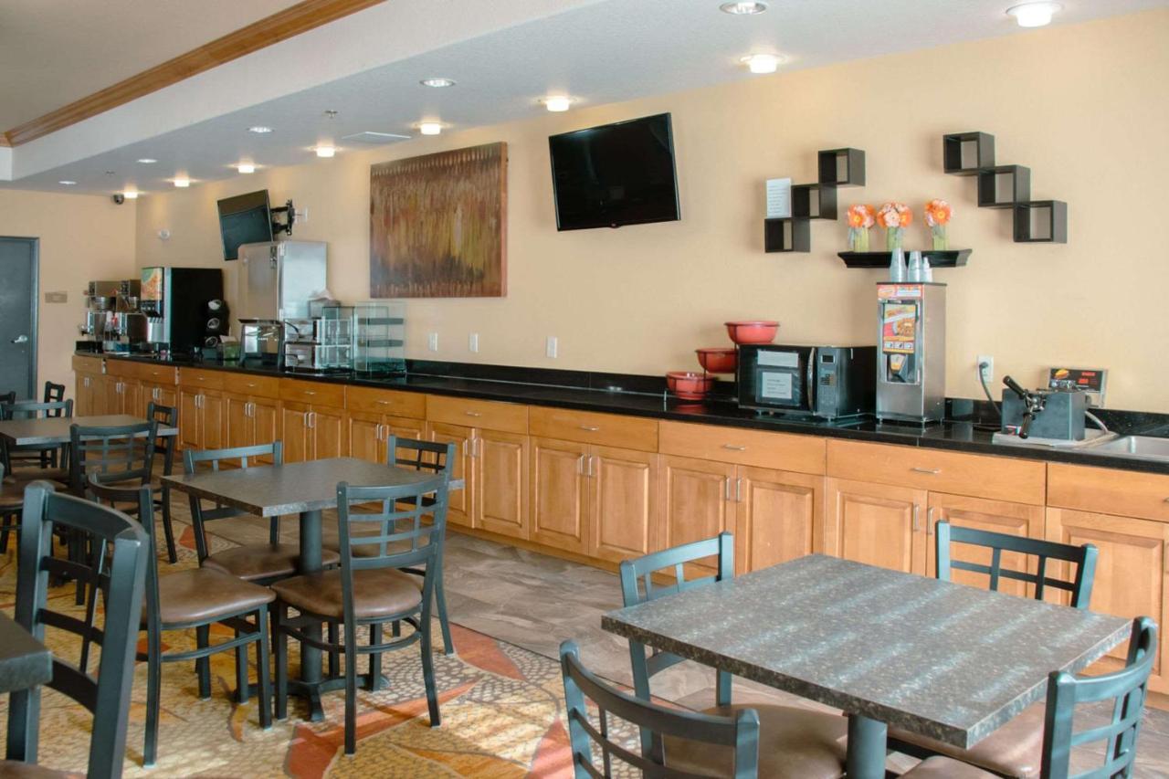 Grand Forks Lodge And Suites Extérieur photo