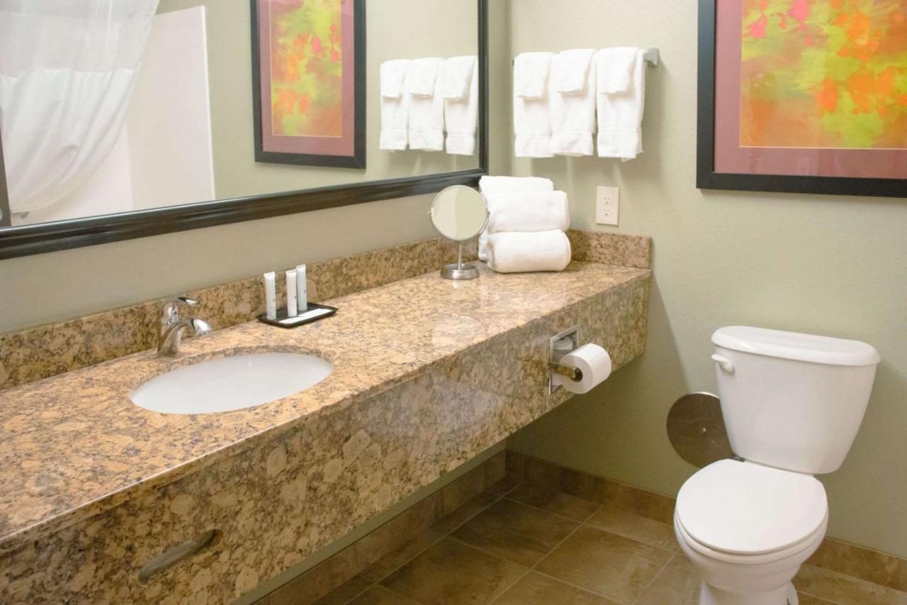 Grand Forks Lodge And Suites Extérieur photo