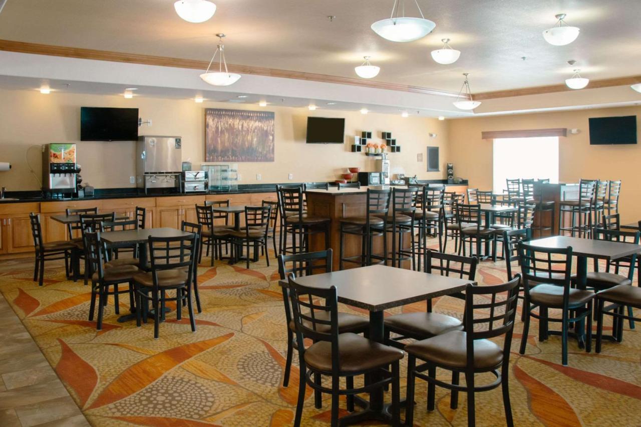 Grand Forks Lodge And Suites Extérieur photo