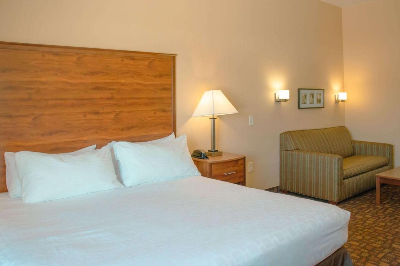 Grand Forks Lodge And Suites Extérieur photo