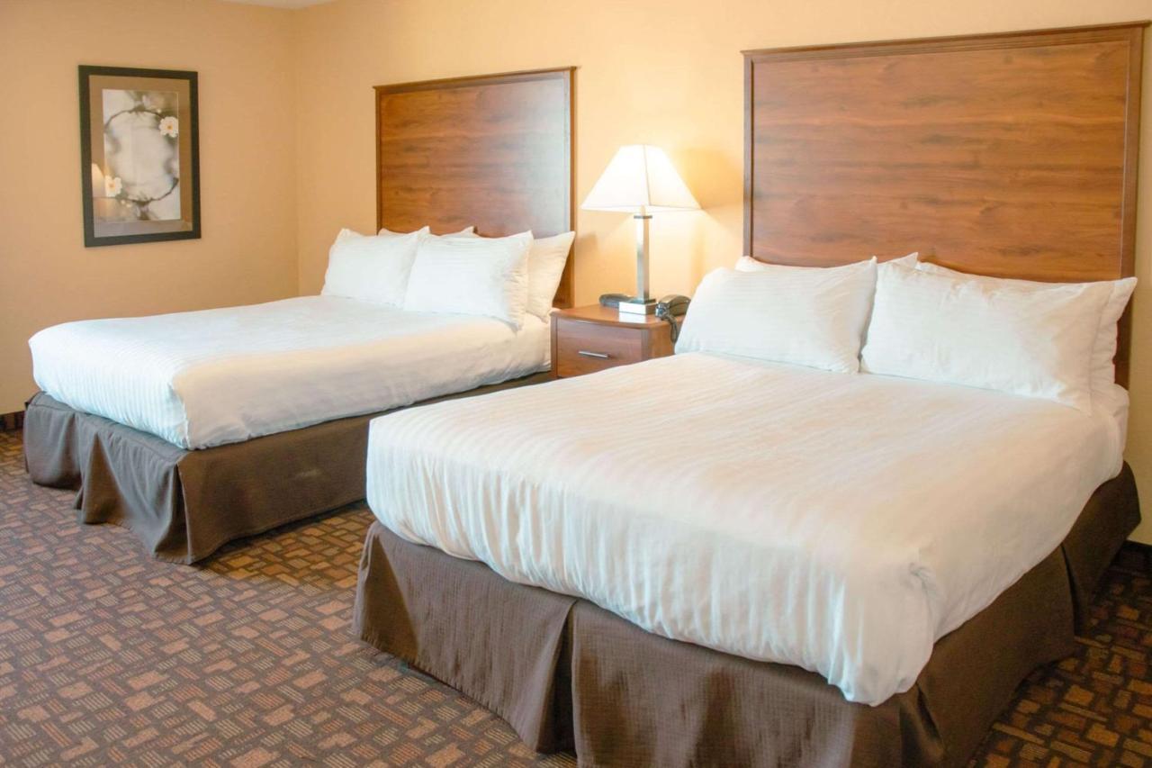 Grand Forks Lodge And Suites Extérieur photo