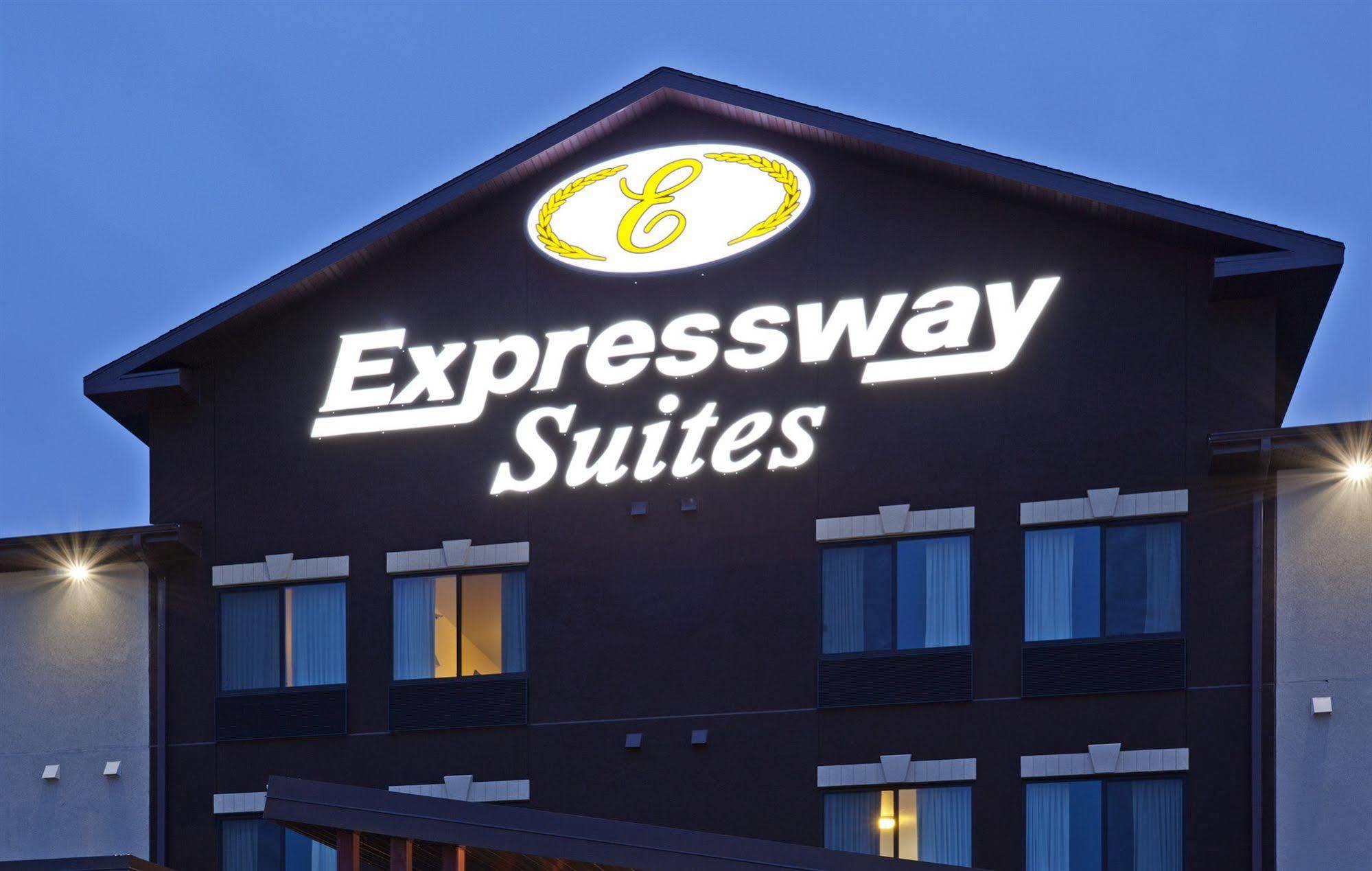 Grand Forks Lodge And Suites Extérieur photo