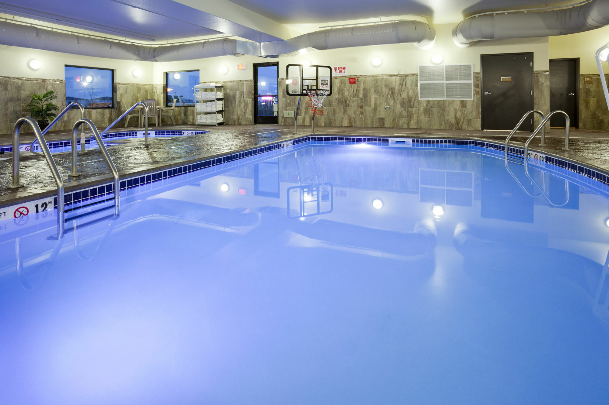 Grand Forks Lodge And Suites Extérieur photo