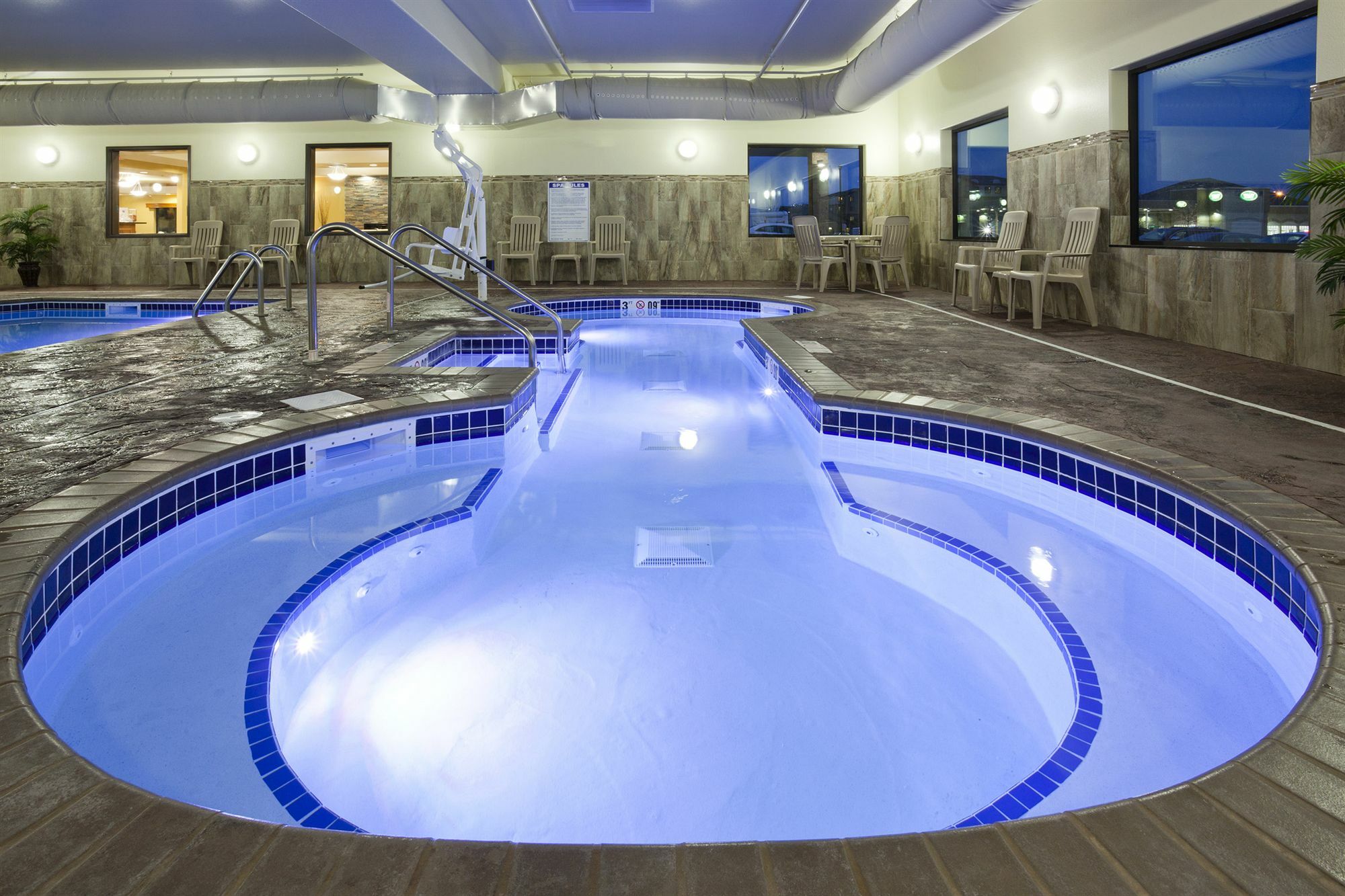 Grand Forks Lodge And Suites Extérieur photo